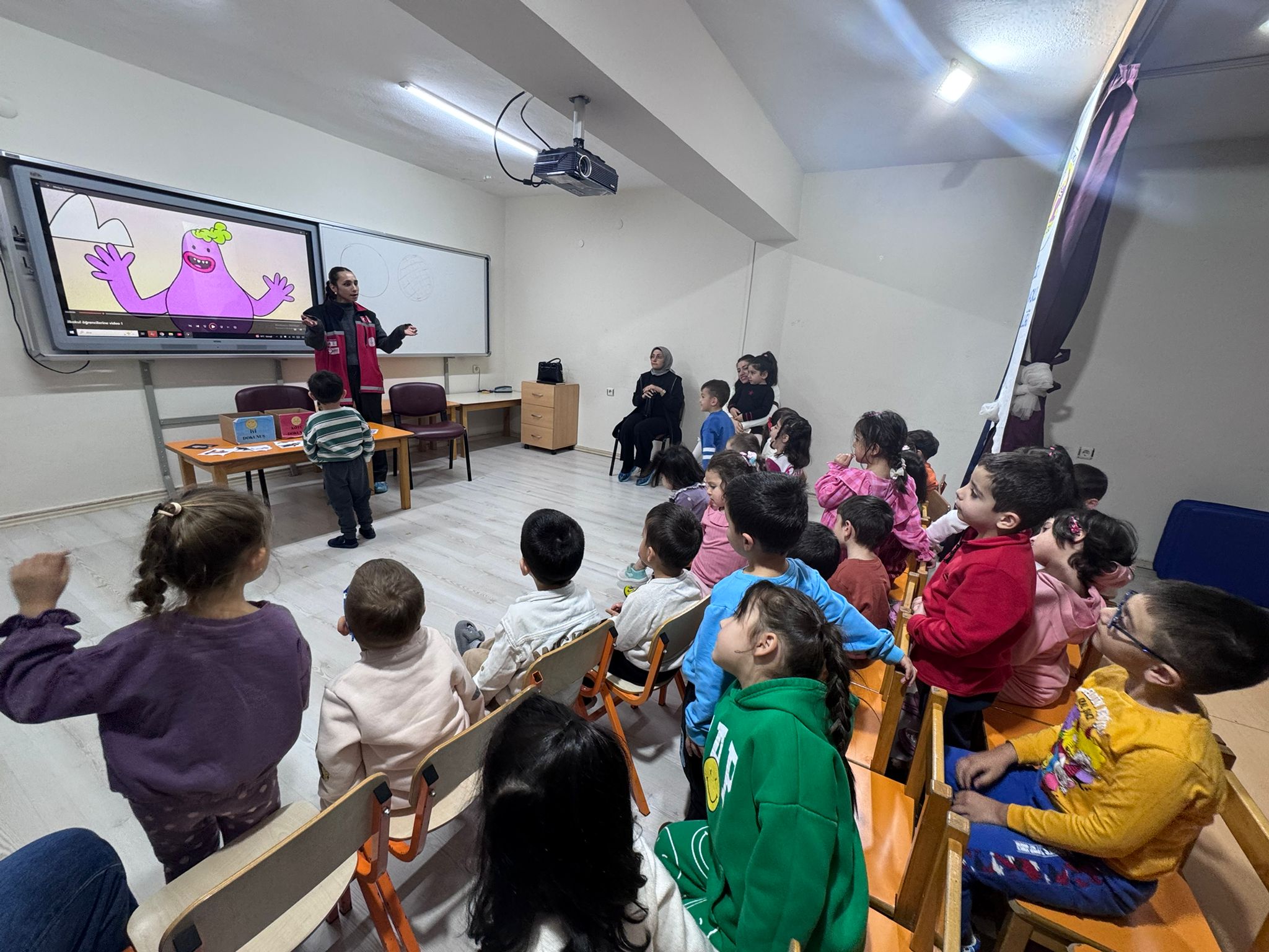 Okullarda Mahremiyet, Akran Zorbalığı ve Teknoloji Bağımlılığına Yönelik Bilgilendirme Eğitimleri  