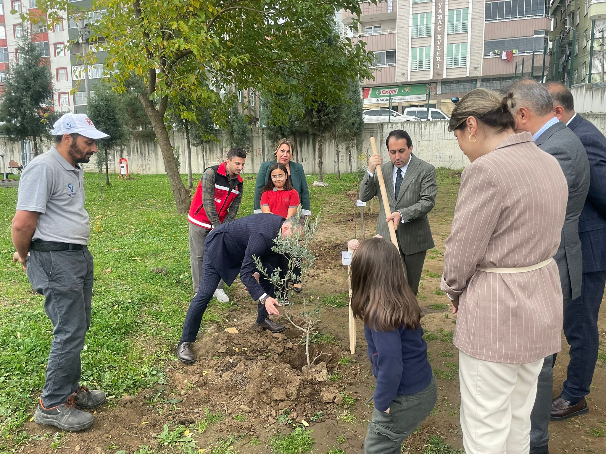 38 Okula 38 Fidan: Öğretmenler Günü’nde Anlamlı Etkinlik  