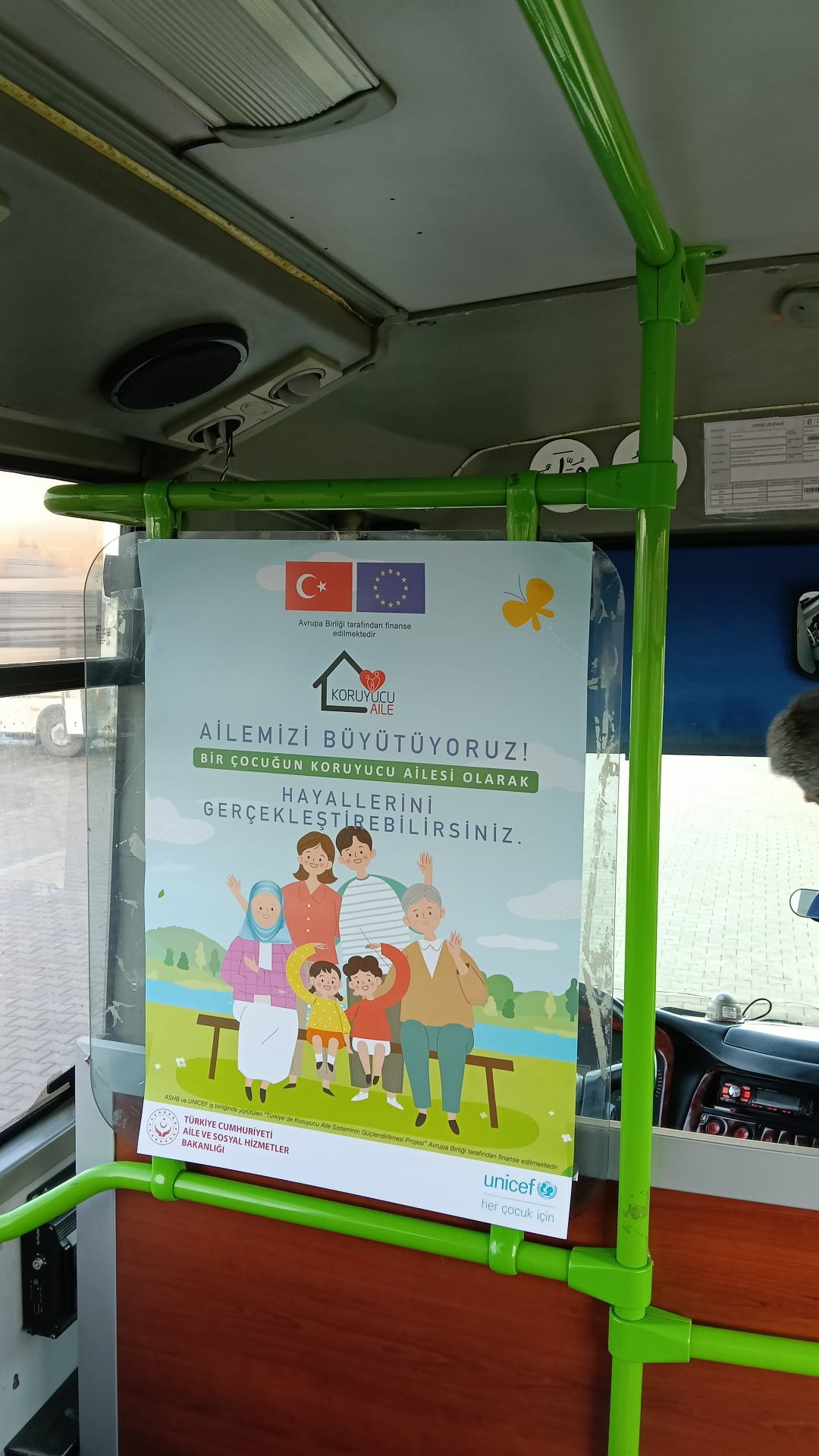 Koruyucu Aile Farkındalığı İçin Şehir Genelindeki Araçlara Tanıtım Afişleri Asıldı