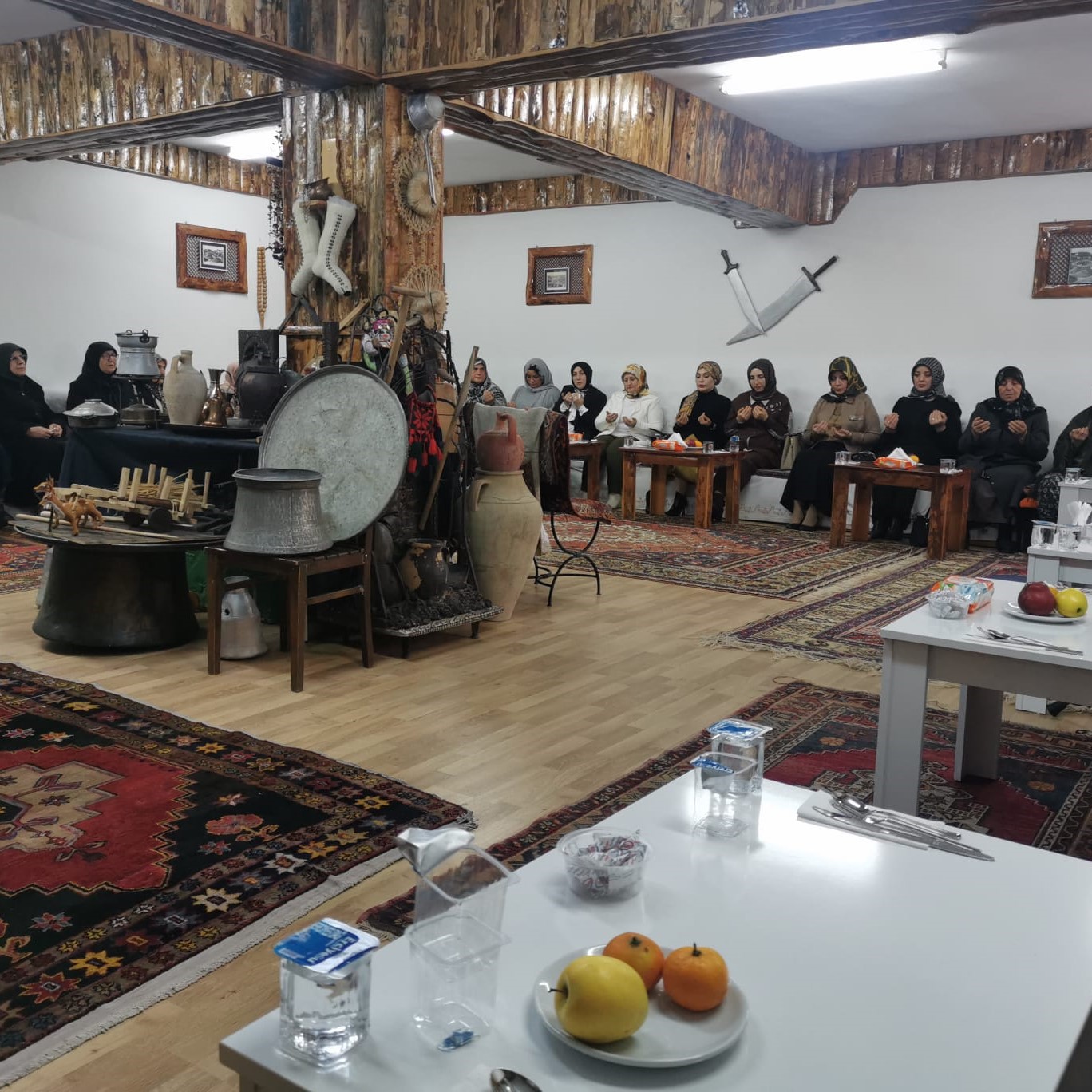 Emanetlere Hürmet, Büyüklerimize Muhabbet!