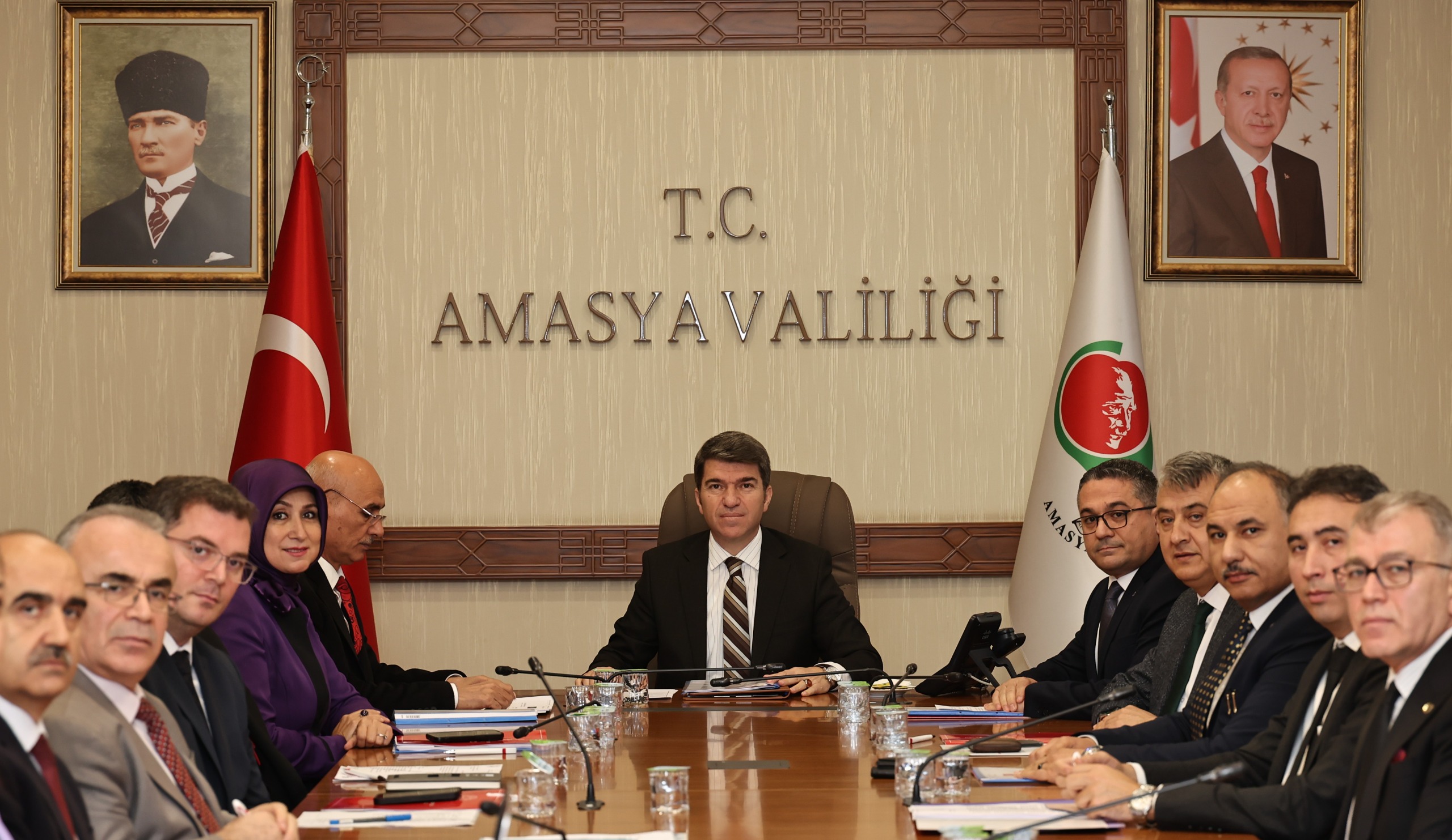 Valimiz Sayın Önder BAKAN ve kurul üyelerinin katılımıyla, Kadının Güçlendirilmesi İl Koordinasyon Kurulu Toplantısı gerçekleştirildi.