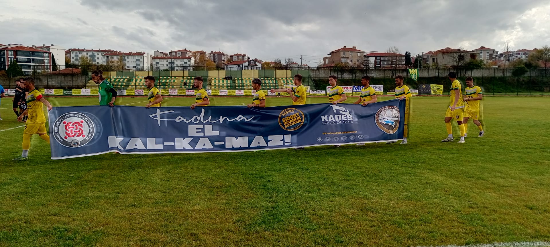 Futbol Macinda Kadina El Kalkmaz Pankarti Acildi.