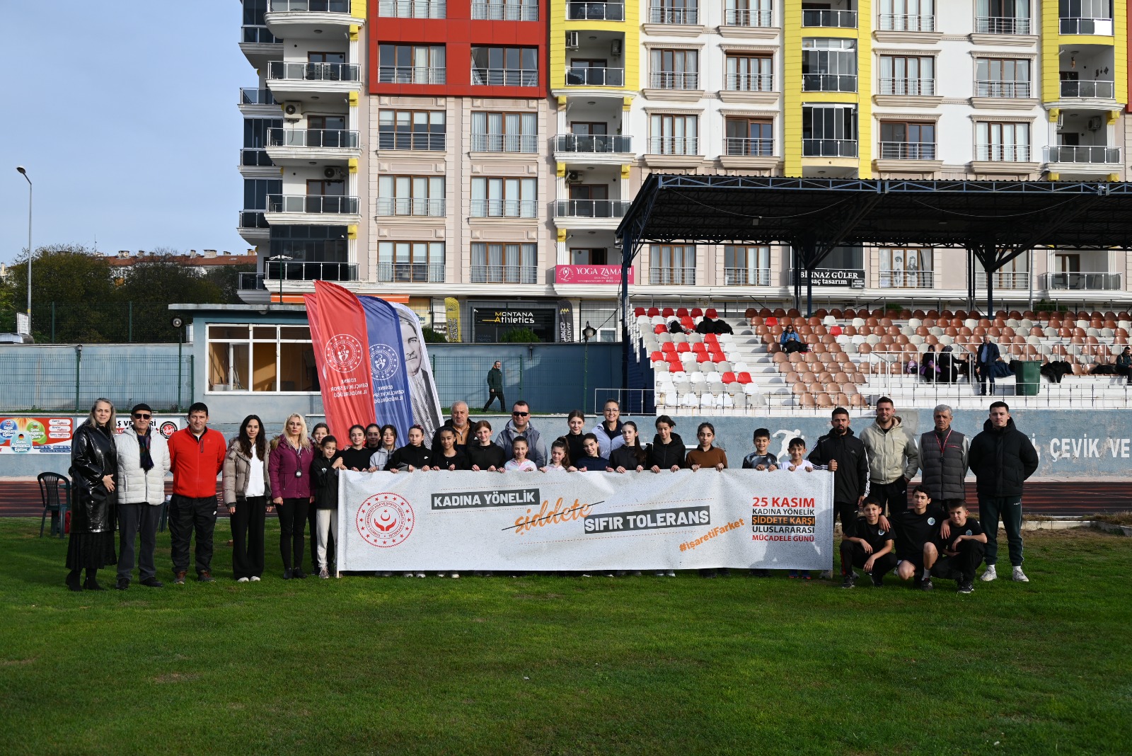 25 kasım Edirne'nin Kurtuluşu Atletizm Yarışmalarında Kadına Yönelik Şiddetle Mücadele Kapsamında Pankart Açıldı.