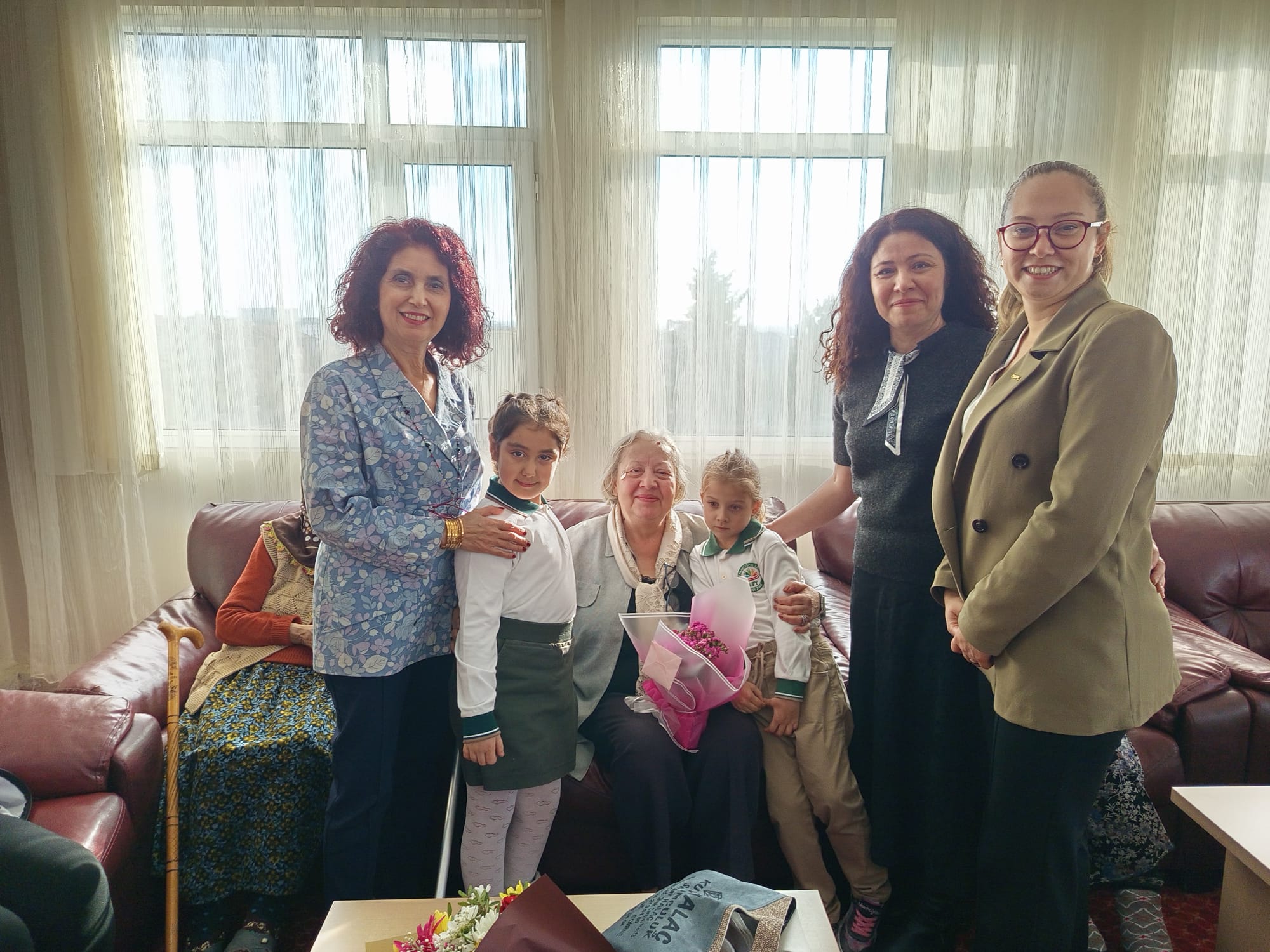 Huzurevinde Hizmet Alan Yaşlılarımızın Öğretmenler Günü Kutlandı.