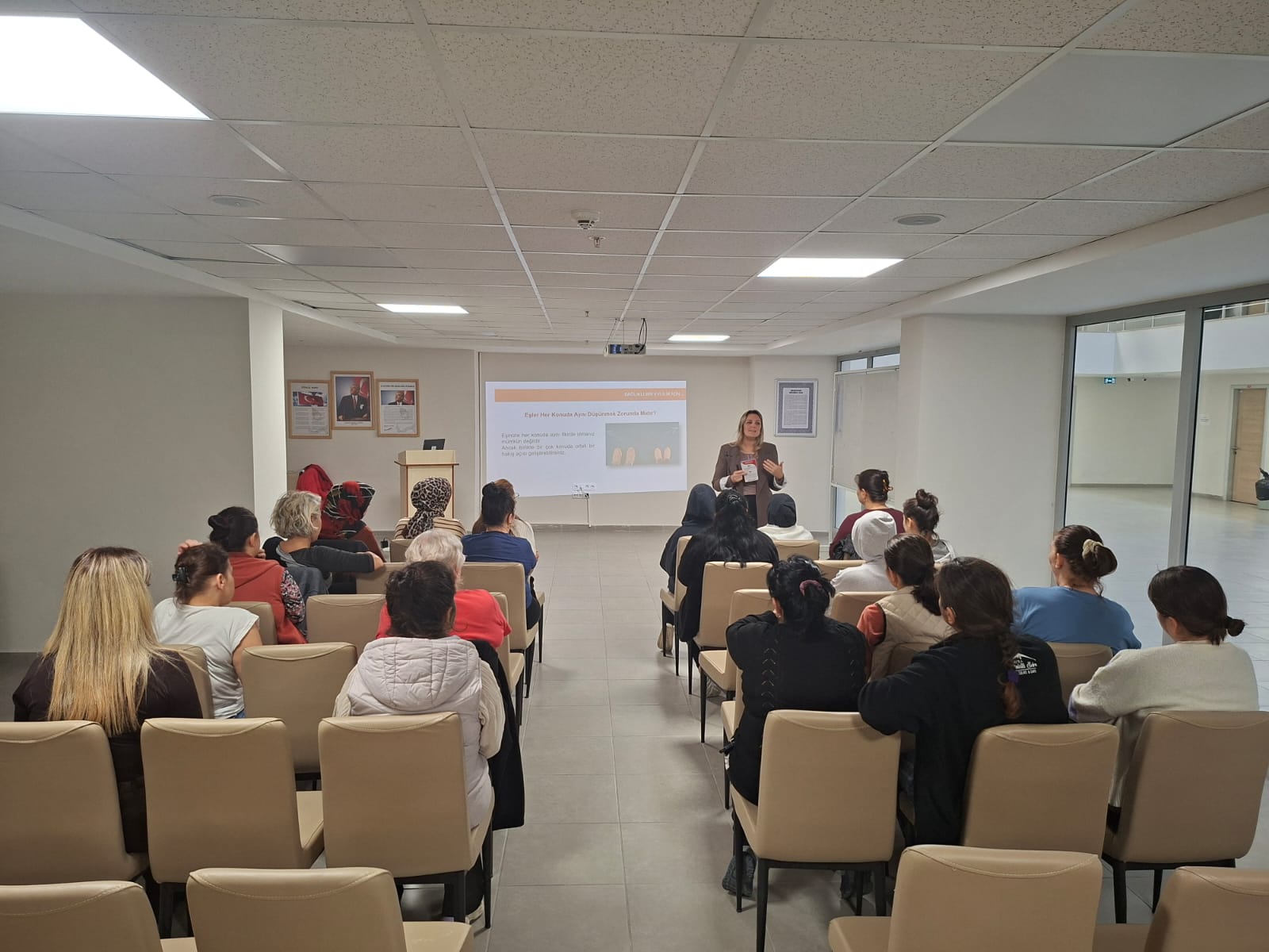 Aile Yılında Evlenecek Gençlerin Desteklenmesi Projesi kapsamında” Evlilik Öncesi Eğitimleri” ve “Aile Danışmanlığı” tanıtımları devam ediyor.