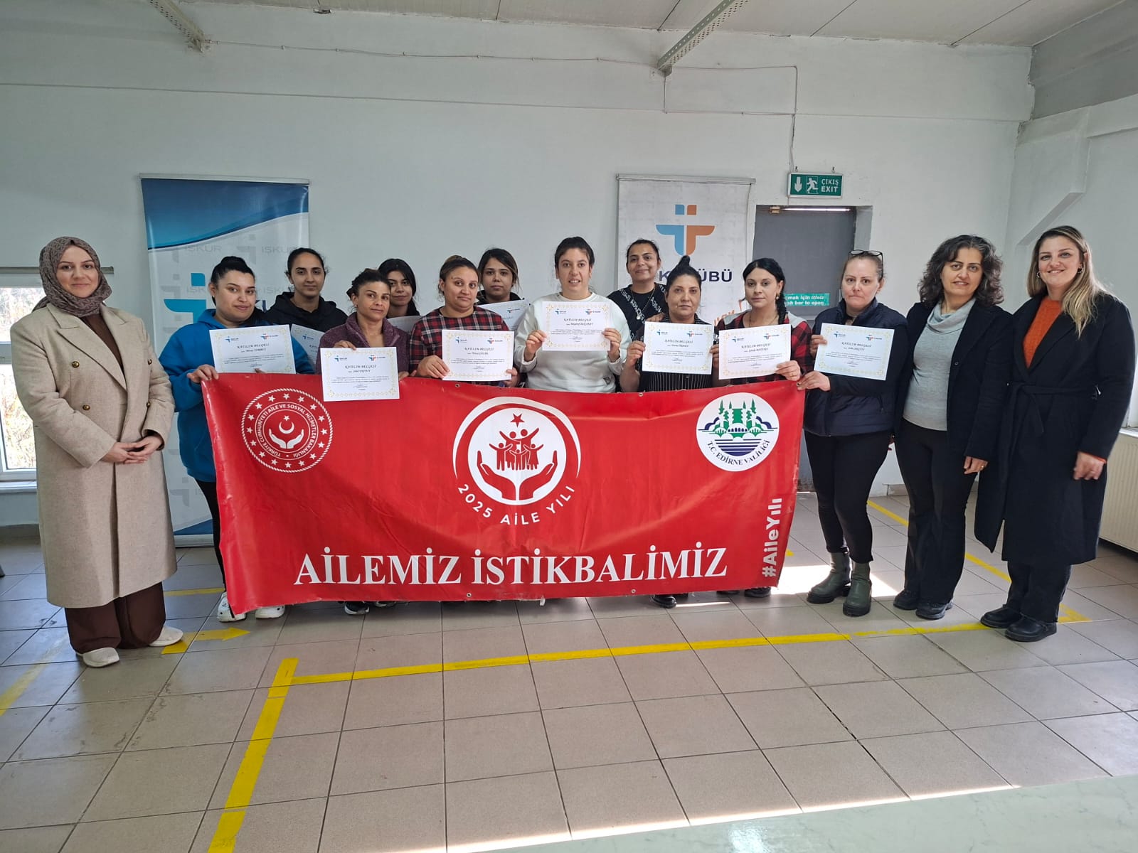 “Ailemiz İstikbalimiz” Pankartı Açıldı.