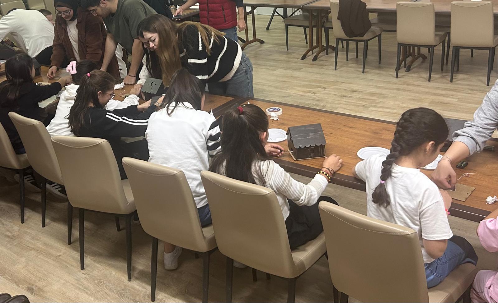 Çocuklar Temel Elektronik Deneyler Yaptı.