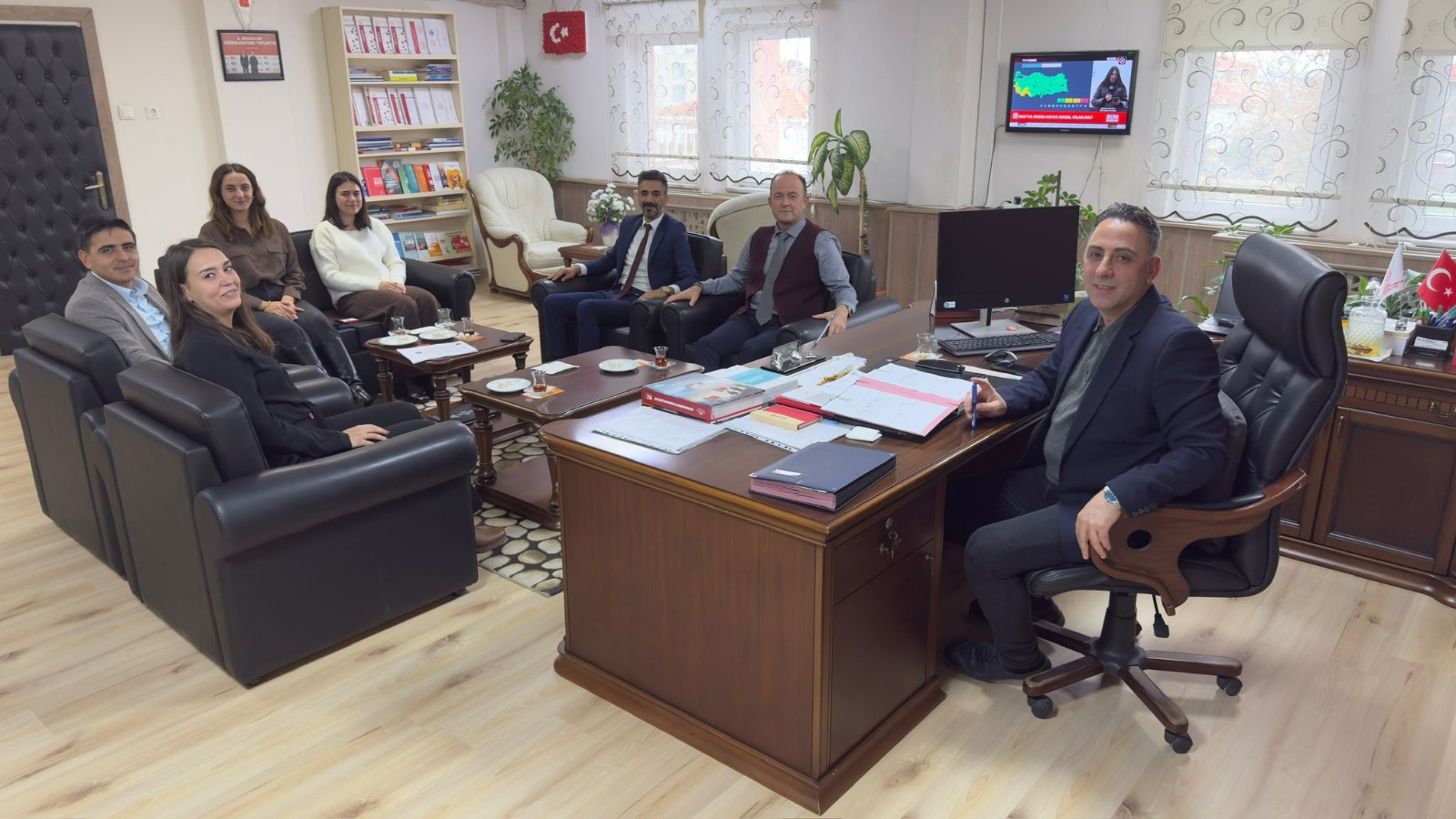 Edirne Aile ve Sosyal Hizmetler İl Müdürü Harun TOHUMCU, Kurum Bünyesinde Görev Yapan Mühendislerin, 5 Aralık Mühendisler Gününü Kutladı.