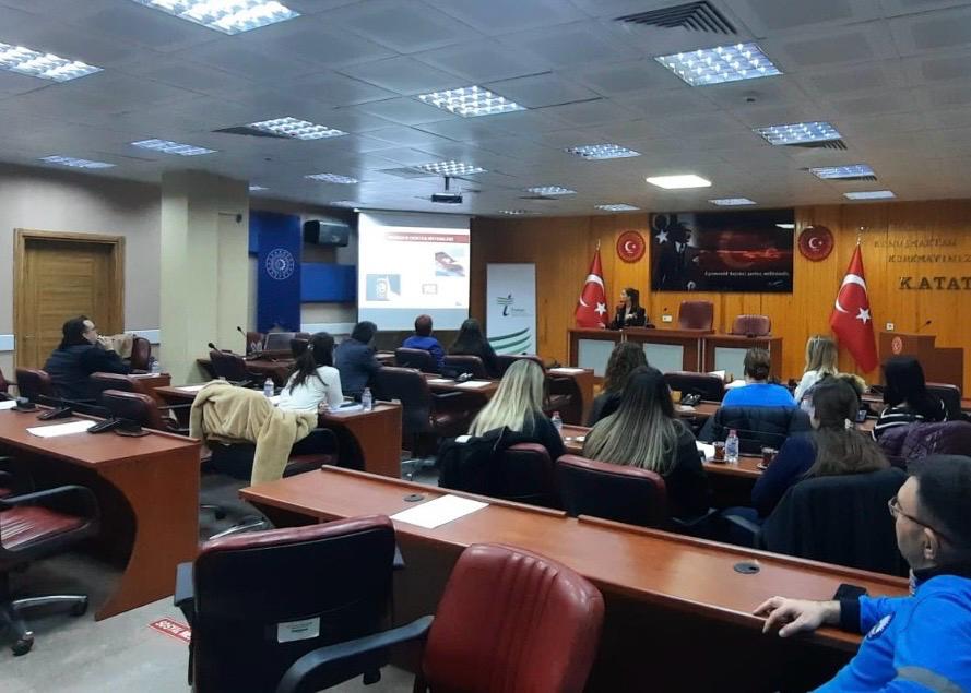Edirne Aile ve Sosyal Hizmetler İl Müdürlüğüne bağlı Şiddet Önleme ve İzleme Merkezi Müdürlüğünce Edirne İl Özel İdaresi personeline Kadına Yönelik Şiddetle Mücadele Eğitimi Verildi
