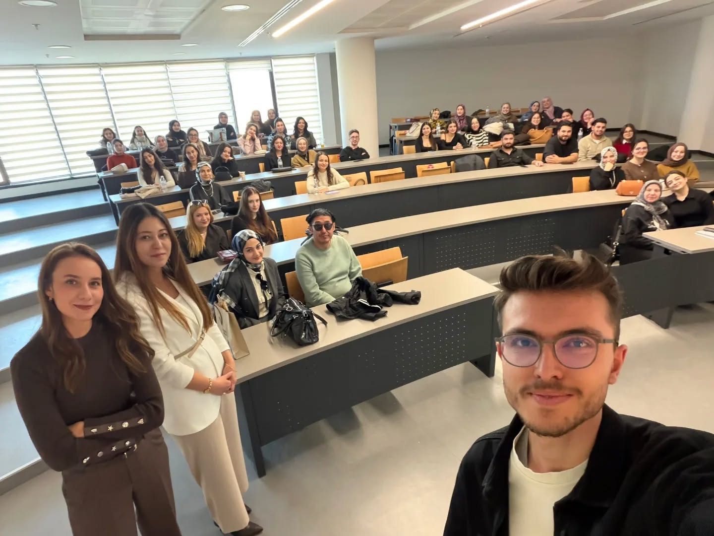 "Yaşlı Bireylerle Çalışma ve Psikolojik Yardım" Konulu Konferans Gerçekleştirildi