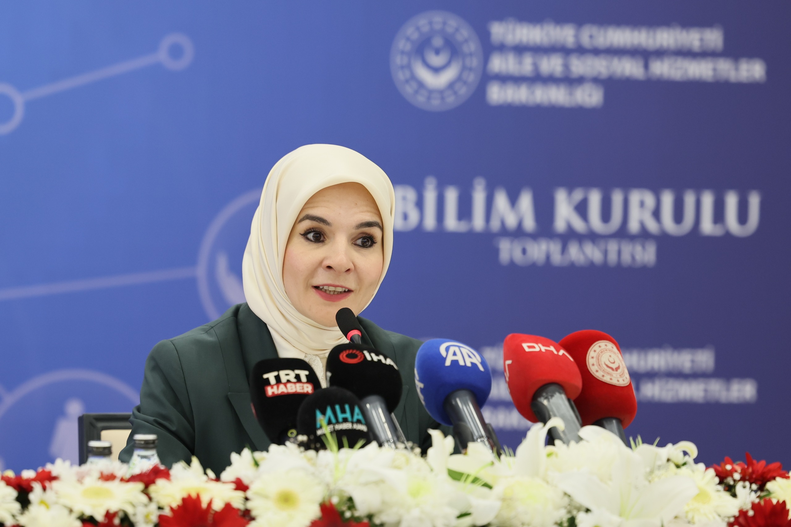 Bakanımız Göktaş, "Aile ve Sosyal Hizmetler Bakanlığı Bilim Kurulu Toplantısı"nda konuştu