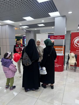 PİESTA AVM’de Koruyucu Aile Birimi tarafından stant açılarak bilgilendirme ve farkındalık çalışmaları gerçekleştirilmiştir.