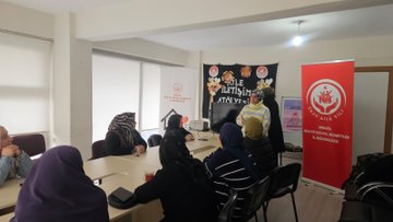 2025 Aile Yılı kapsamında Koruyucu Aile Birimimiz, Koruyucu Aile Hizmet Modeli’nin tanıtımı için ADEM kursiyerlerine bilgilendirme eğitimi verdi.