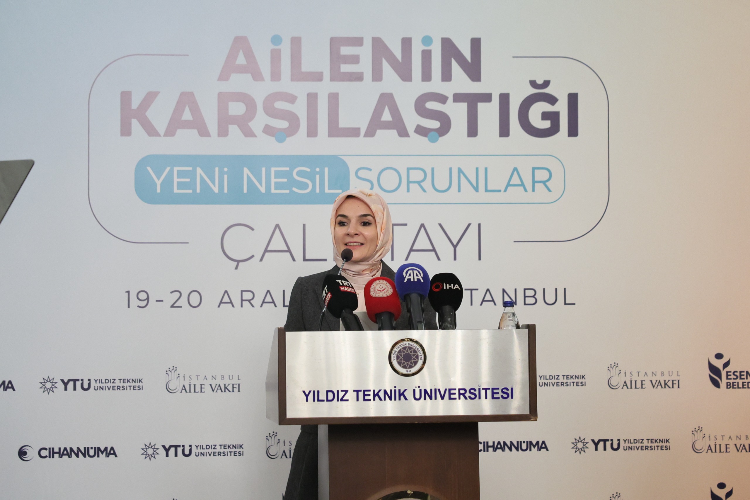 Bakanımız Göktaş, "Ailenin Karşılaştığı Yeni Nesil Sorunlar Çalıştayı"na katıldı