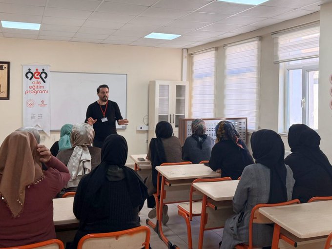  Beşiri Aile Destek Merkezi (ADEM) kursiyerlerine “Çocuklarda Mahremiyet Bilinci ve Aile Eğitim Programı” eğitimi 