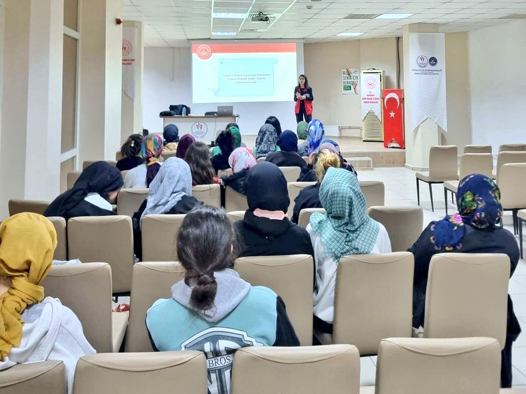 Batman KYK Kız Yurdu öğrencilerine Kadına Yönelik Şiddetle Mücadele konusunda farkındalık semineri