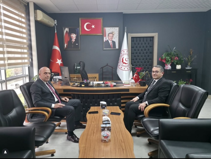 Amasya İl Özel İdaresi Genel Sekreteri Sayın Erdin ACAR, İl Müdürümüz Sayın Adem YÜCEL’i makamında ziyaret etti.