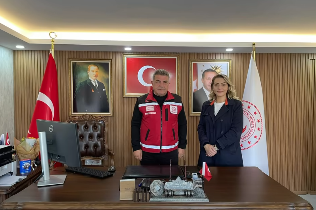 Otizmle Yaşam Derneği Başkanı Funda Sağesen ve Dernek sekreteri Neslihan Altuntaş, İl Müdürümüz Harun Tan’a nezaket ziyaretinde bulundu.