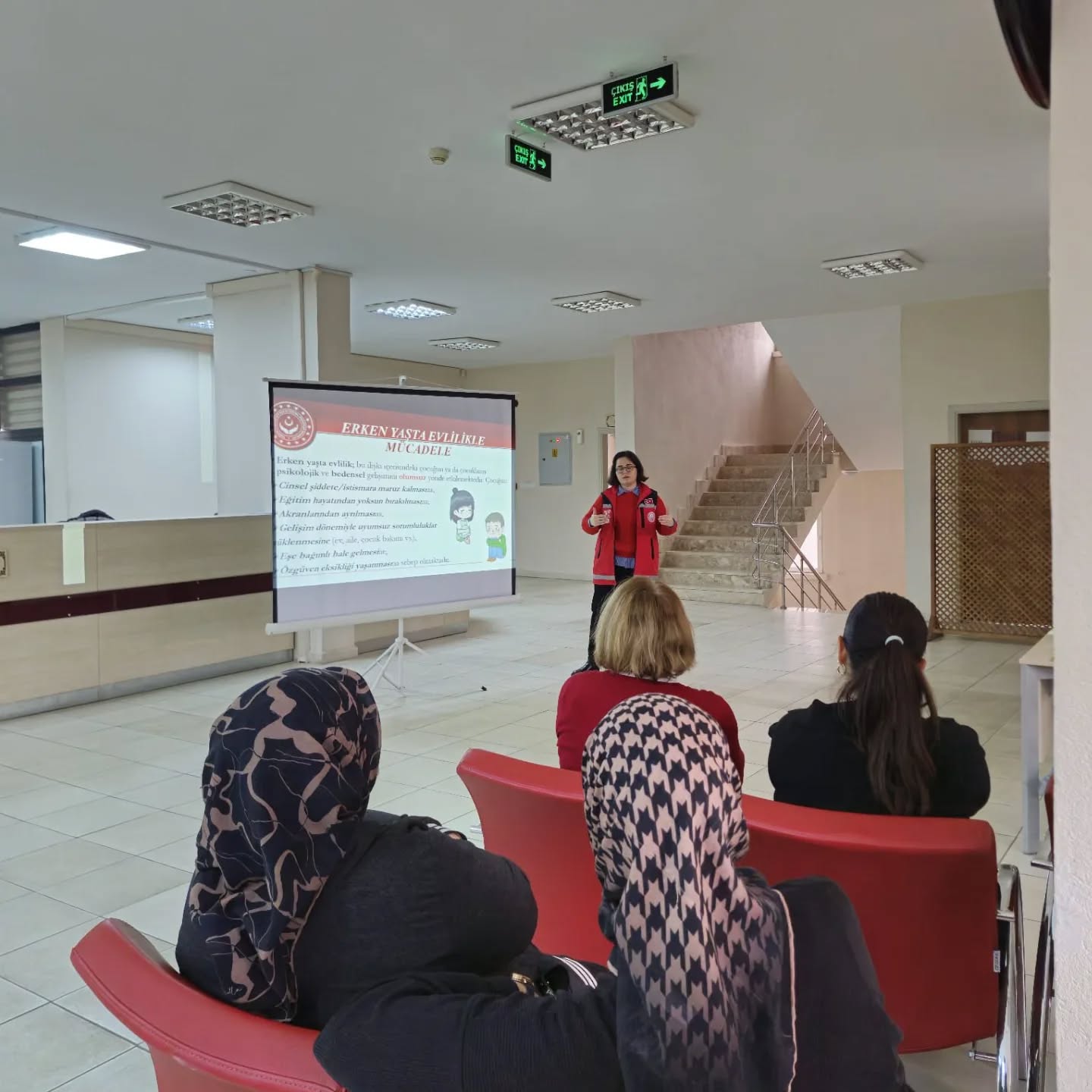 Aile İçi ve Kadına Yönelik Şiddetle ve Erken Yaşta Zorla Evlilikle Mücadele Eğitimi Gerçekleştirildi