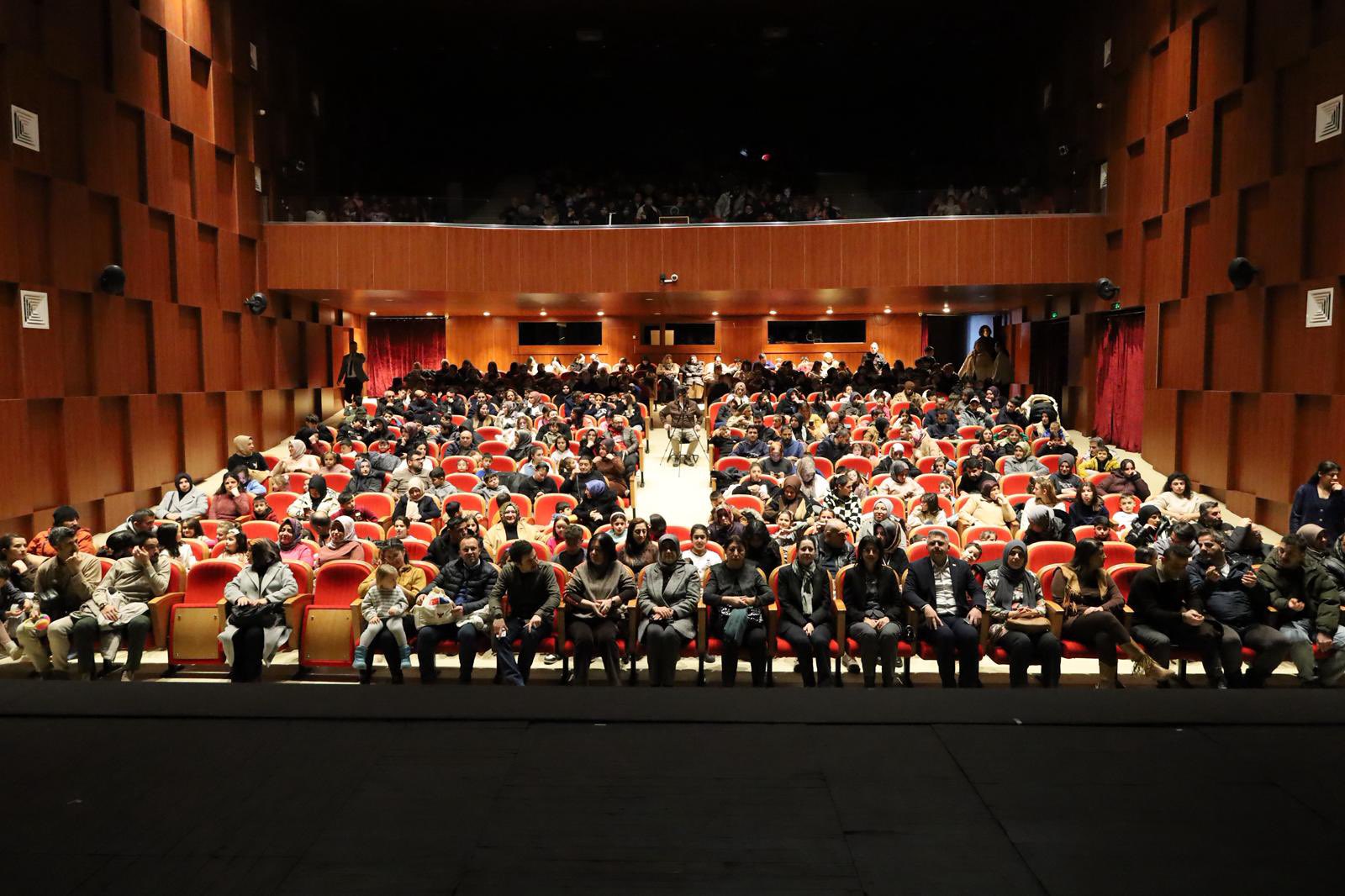 Ay Işığı Sirki Gösterisi Büyük Beğeni Topladı