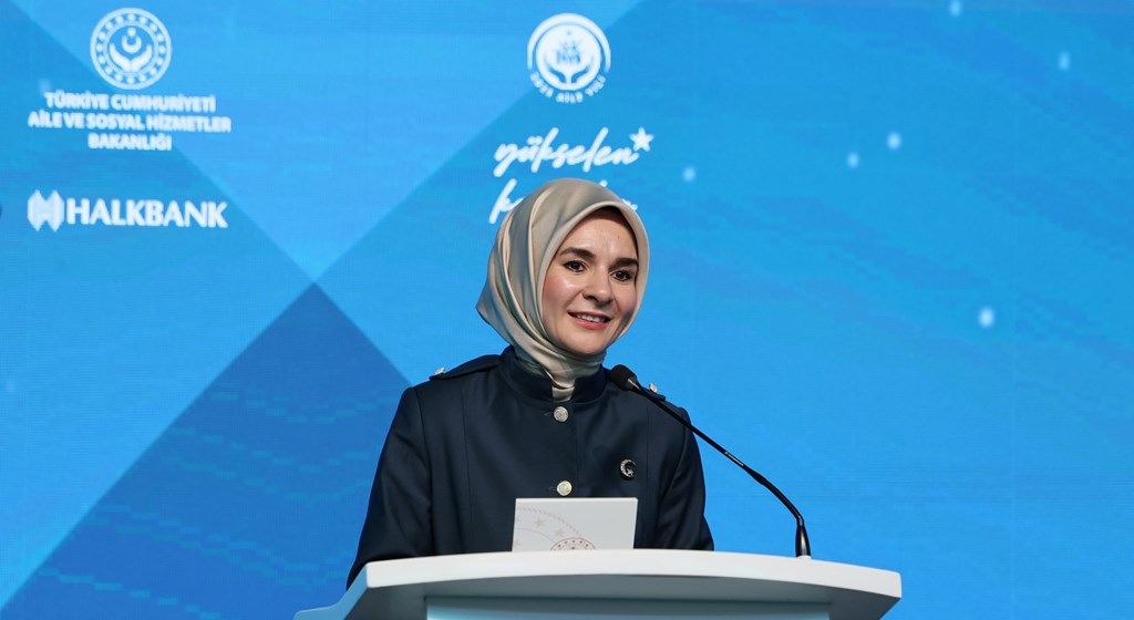 Bakanımız Göktaş "Yükselen Kadınlar: Kendi İşim, Benim İzim" eğitim programında konuştu