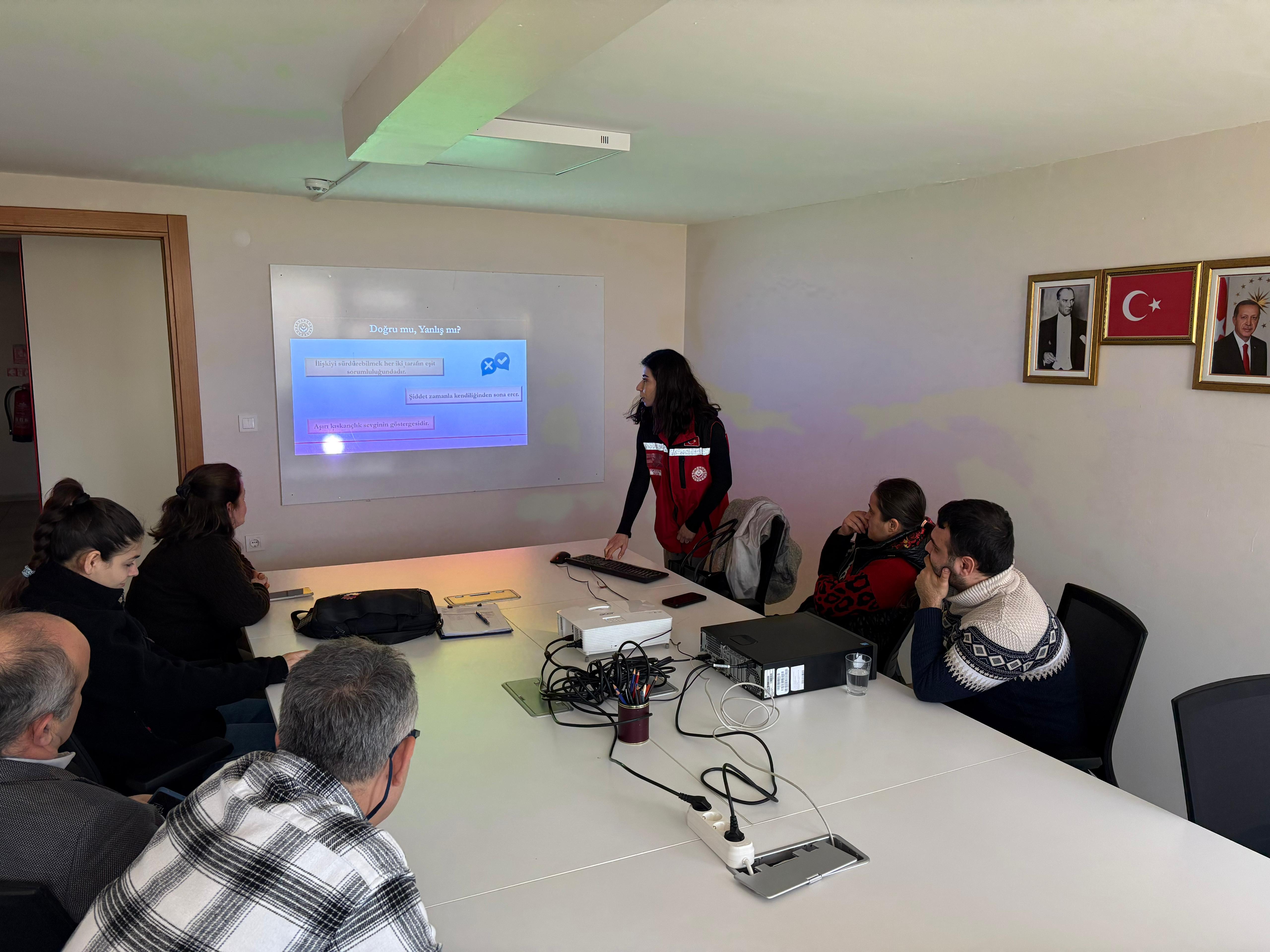 Kırklareli Sanayi ve Teknoloji İl Müdürlüğü personeline yönelik “Kadına Yönelik Şiddetle Mücadele Farkındalık Semineri” düzenlendi.