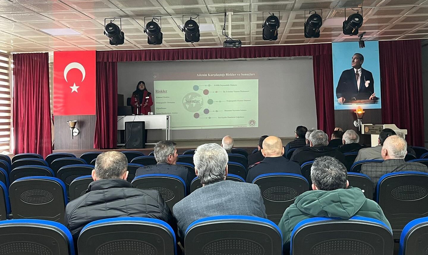 Küre İlçe ve Köy Muhtarlarına Aile İçi İletişim Eğitimi Verildi 