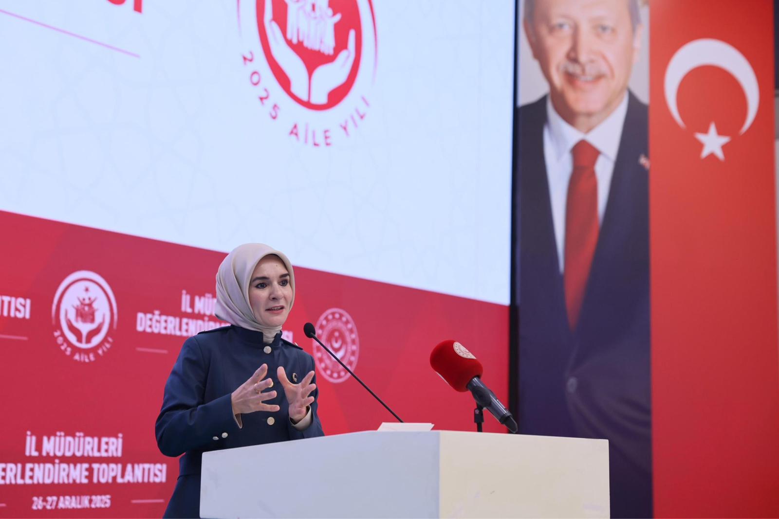 Bakanımız Sayın Mahinur Özdemir Göktaş, İl Müdürleri Değerlendirme Toplantısı’nda İl Müdürleriyle Bir Araya Geldi