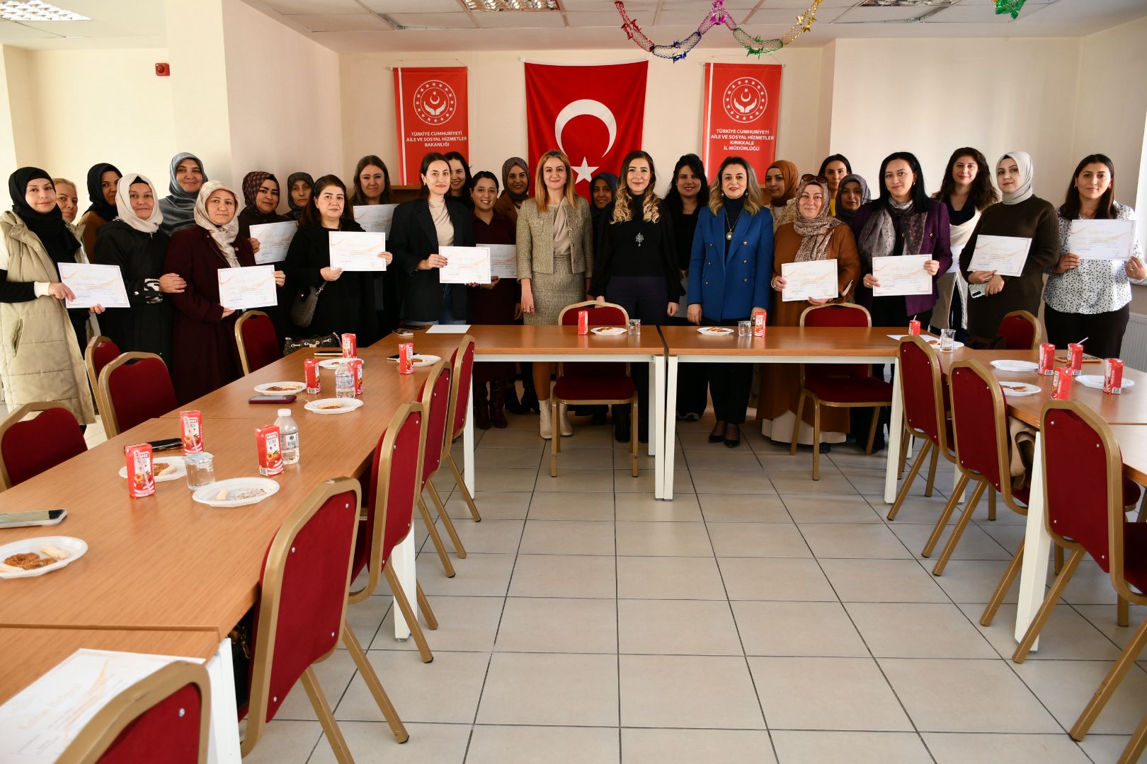 İl Müdürlüğümüz koordinesinde, Bakanlığımız Aile ve Toplum Hizmetleri Genel Müdürlüğü tarafından yürütülen Modüler Aile Eğitim Programının kapanış programı gerçekleştirildi.