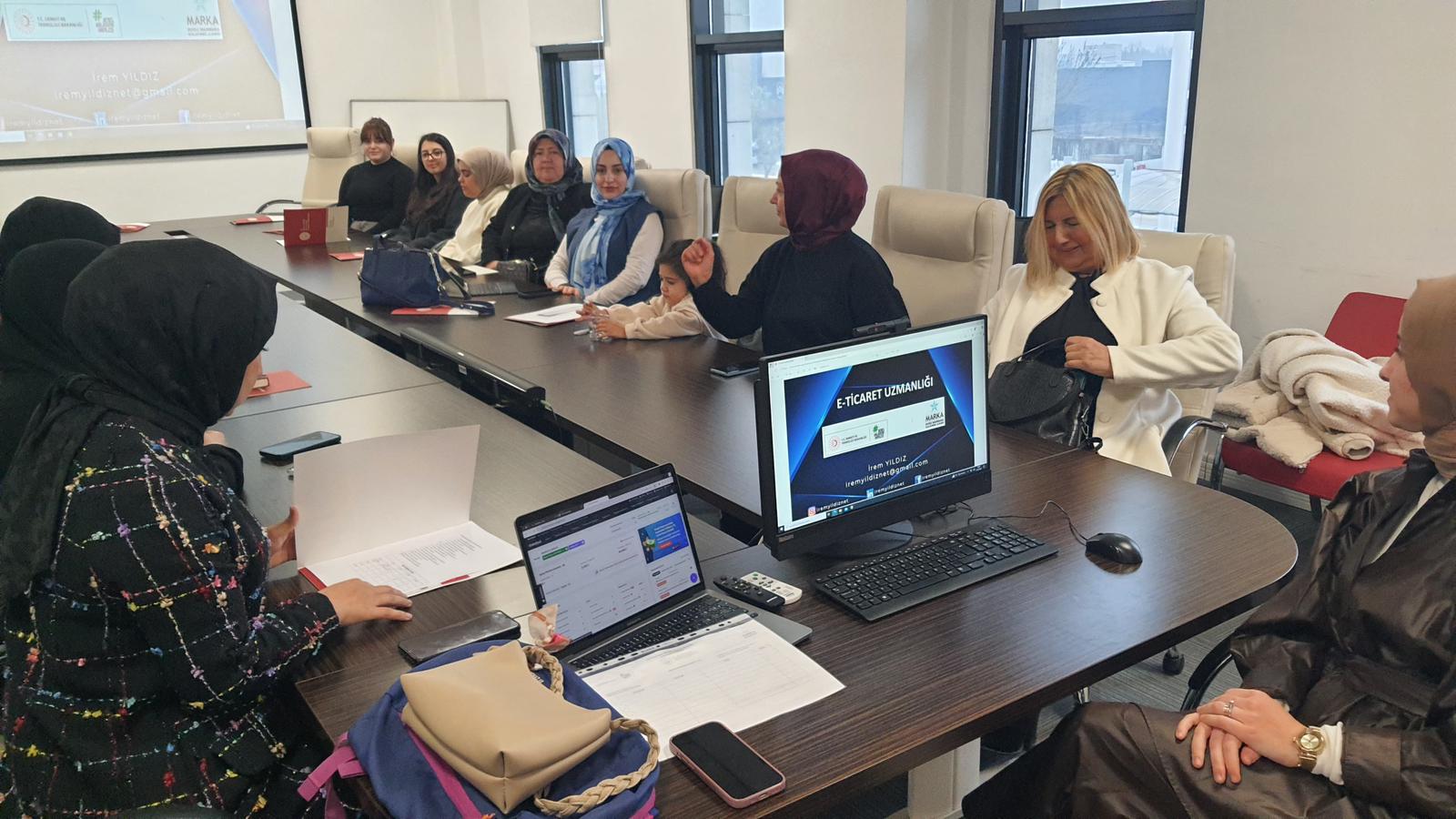 Dijital Dünyada Kadın Gücü, E-Ticaretle Özgürleşiyor