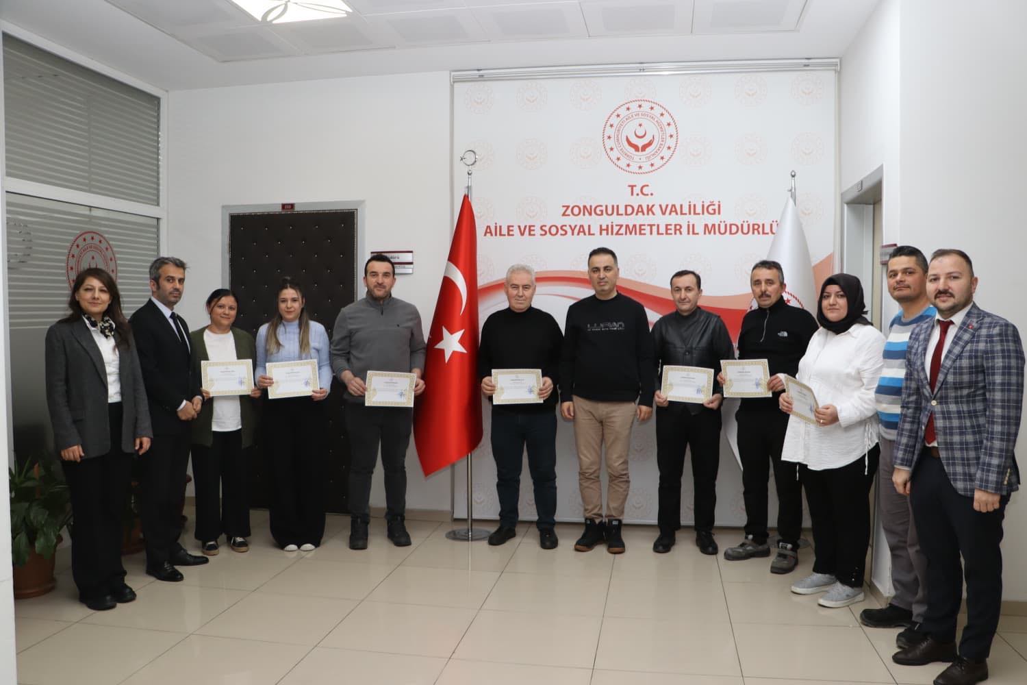 Kurum ve Kuruluşlarımızda Görevli Çalışma Arkadaşlarımıza Teşekkür Belgesi Takdim Edilmiştir.