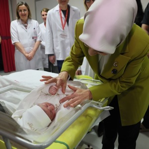 Bakanımız Göktaş'tan doğum yapan annelere "yeni yıl" ziyareti - fotoğraf 2