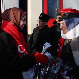 Bakanımız Göktaş, Sarıkamış'ta şehit ve gazi aileleri onuruna verilen yemeğe katıldı - fotoğraf 7