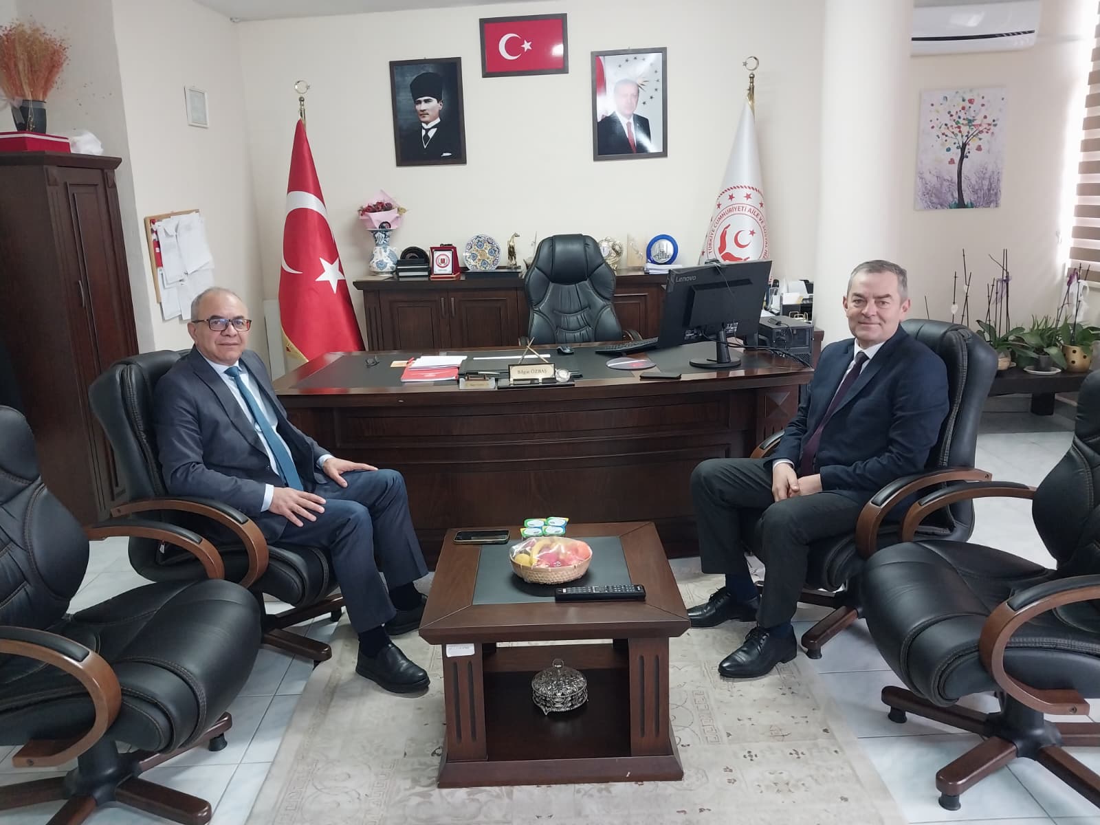 Ticaret İl Müdürümüz Sayın Mustafa UZAN, İl Müdürümüz Bilgin ÖZBAŞ'ı ziyaret etti. 