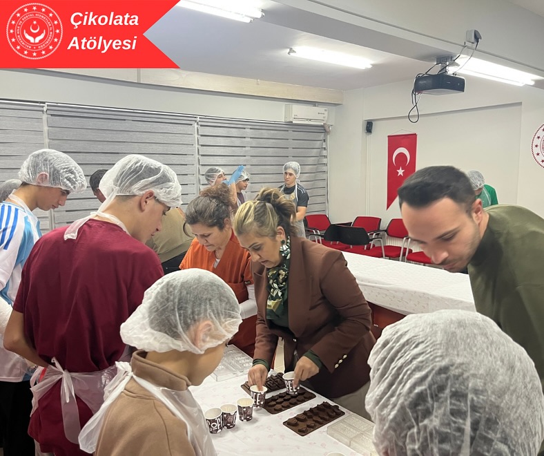 İl Müdürümüz Sayın Emine BÖÇKÜN’ün katılımlarıyla Çocuklarımızla Çikolata Yapımı Atölyesi Gerçekleştirildi.