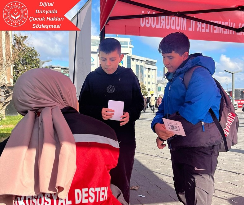 “Dijital Dünyada Çocuk Hakları Sözleşmesi” Konusunda Bilgilendirme Standı Açtık