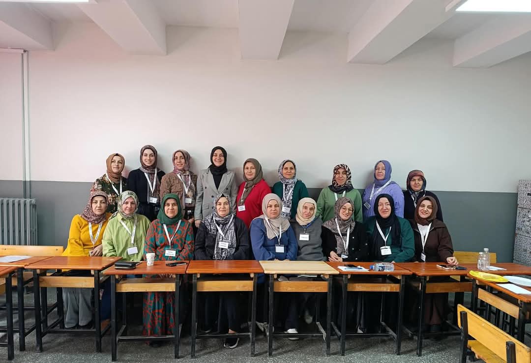 Modüler Aile Eğitim Programı Kapsamında Orta Ve Geç Çocukluk Dönemi İle Ergenlik Dönemi Ele Alındı