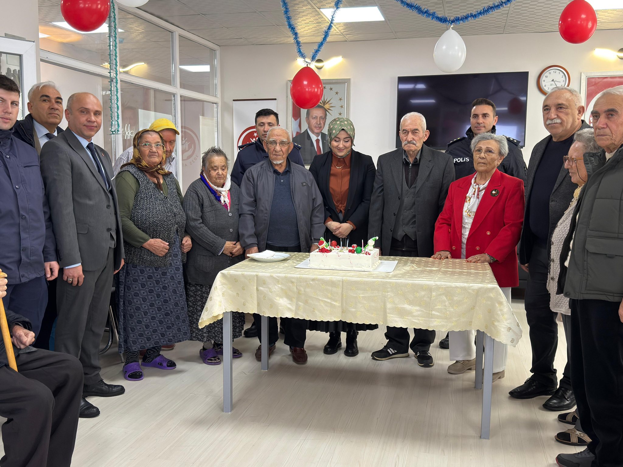 Yaşlılarımızın Yeni Yılını Kutladılar 