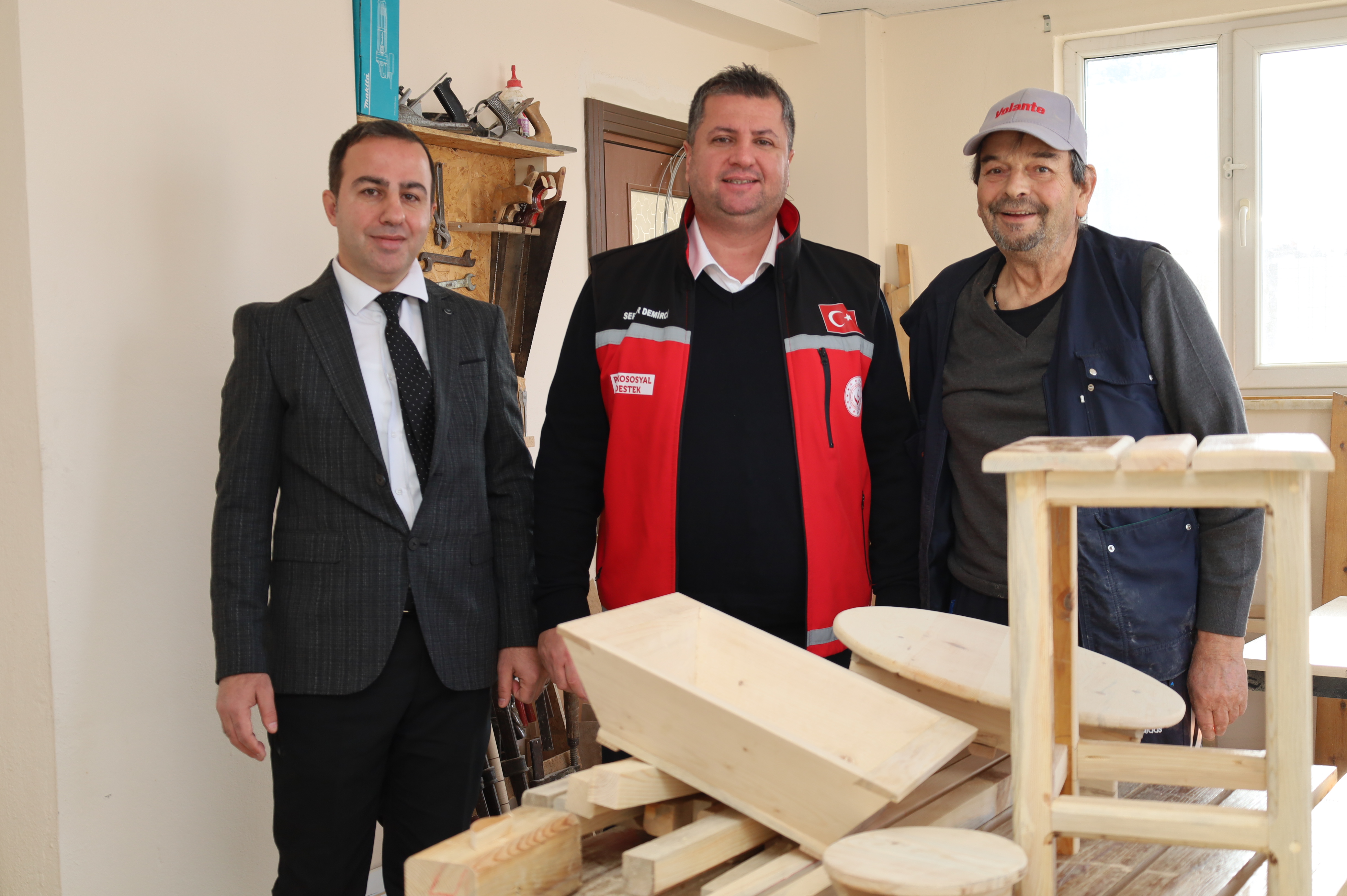 İl Müdürümüz Sayın Serdar Demirci, Refahiye ve Kemah İlçelerindeki Huzurevlerini Ziyaret Etti.