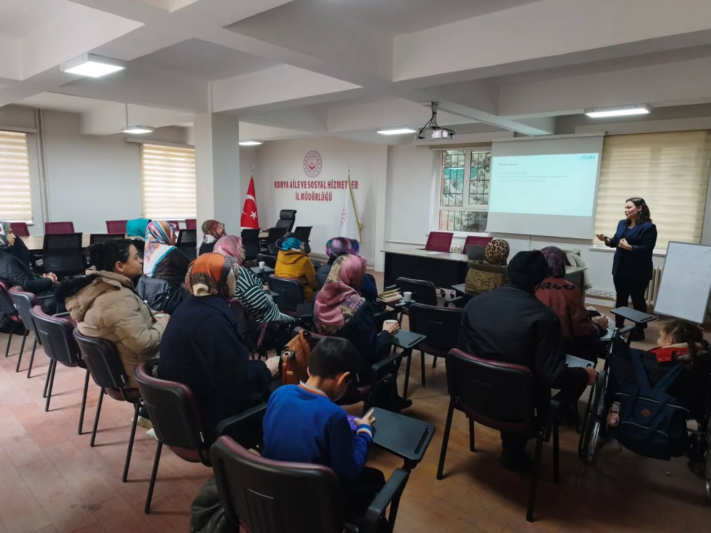 Otizmli Bireylerin Bakıcılarına Yönelik Düzenlenen Eğitimin Son Oturumu Gerçekleştirildi