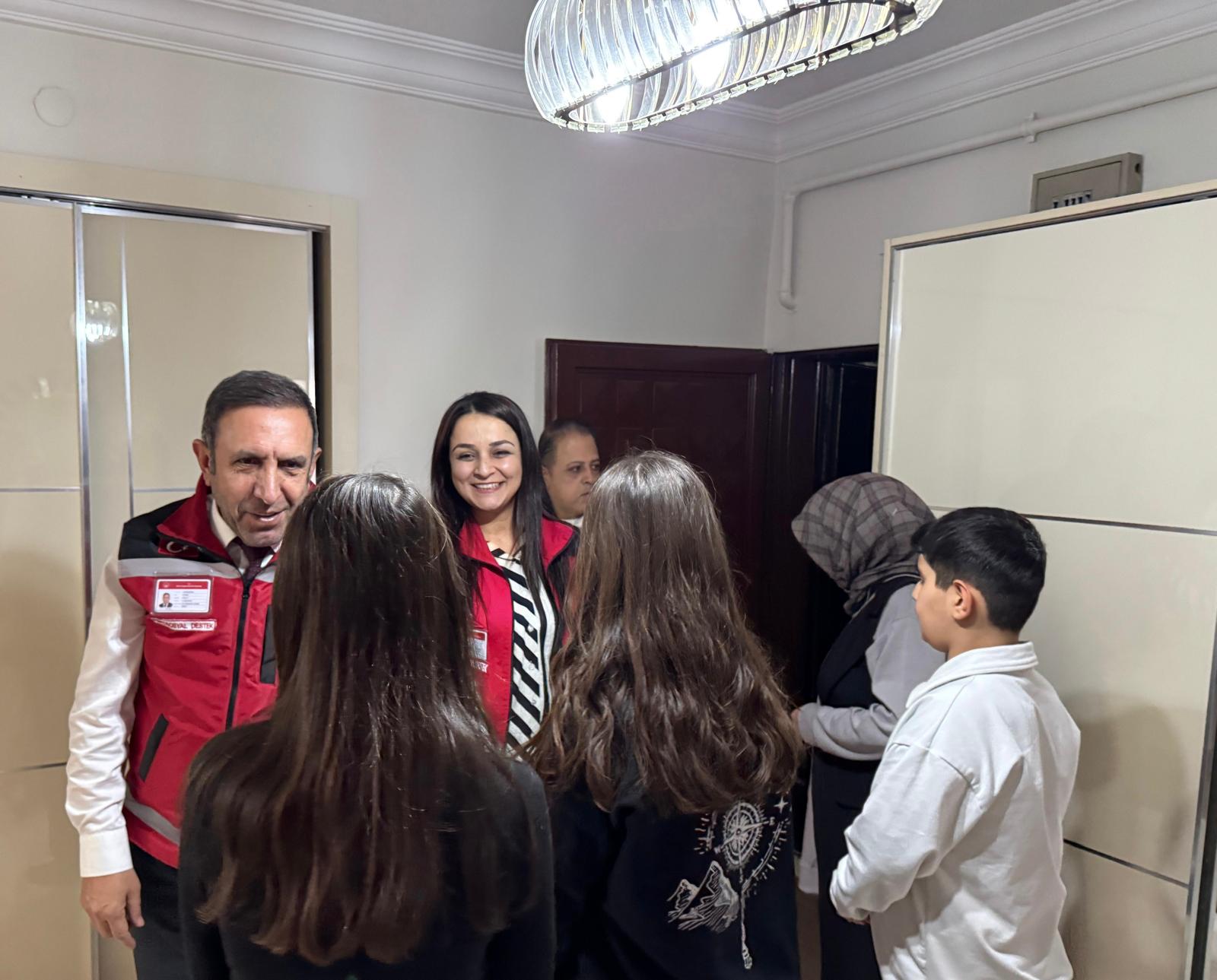 İl Müdürümüz Aydın Polat, ebeveyn kaybı yaşayan çocuklarımızı hanelerinde ziyaret etti.