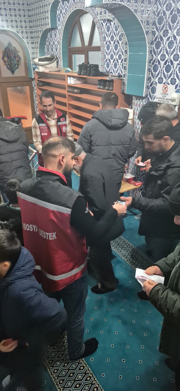 Miraç Gecesi’nde “Mü’minin Miracı Namaz” Kitapçığı Vatandaşlarla Buluştu.