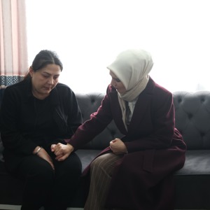 Bakanımız Göktaş’tan İstanbul'da öldürülen Atlas Çağlayan'ın ailesine taziye ziyareti - fotoğraf 1