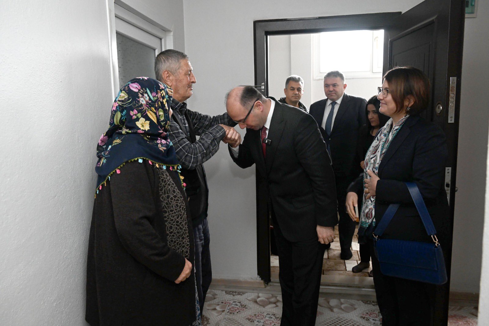 Valimiz ve İl Müdürümüzden Şehidimiz J. Binbaşı Adil Karagöz’ün Ailesine Ziyaret