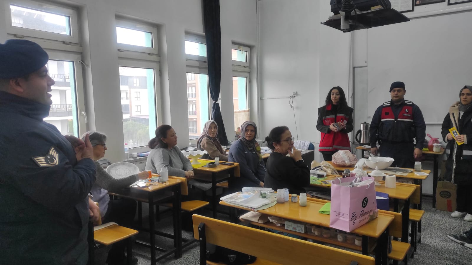 Demirci’de Kadına Yönelik Şiddetle Mücadele Eğitimi Düzenlendi