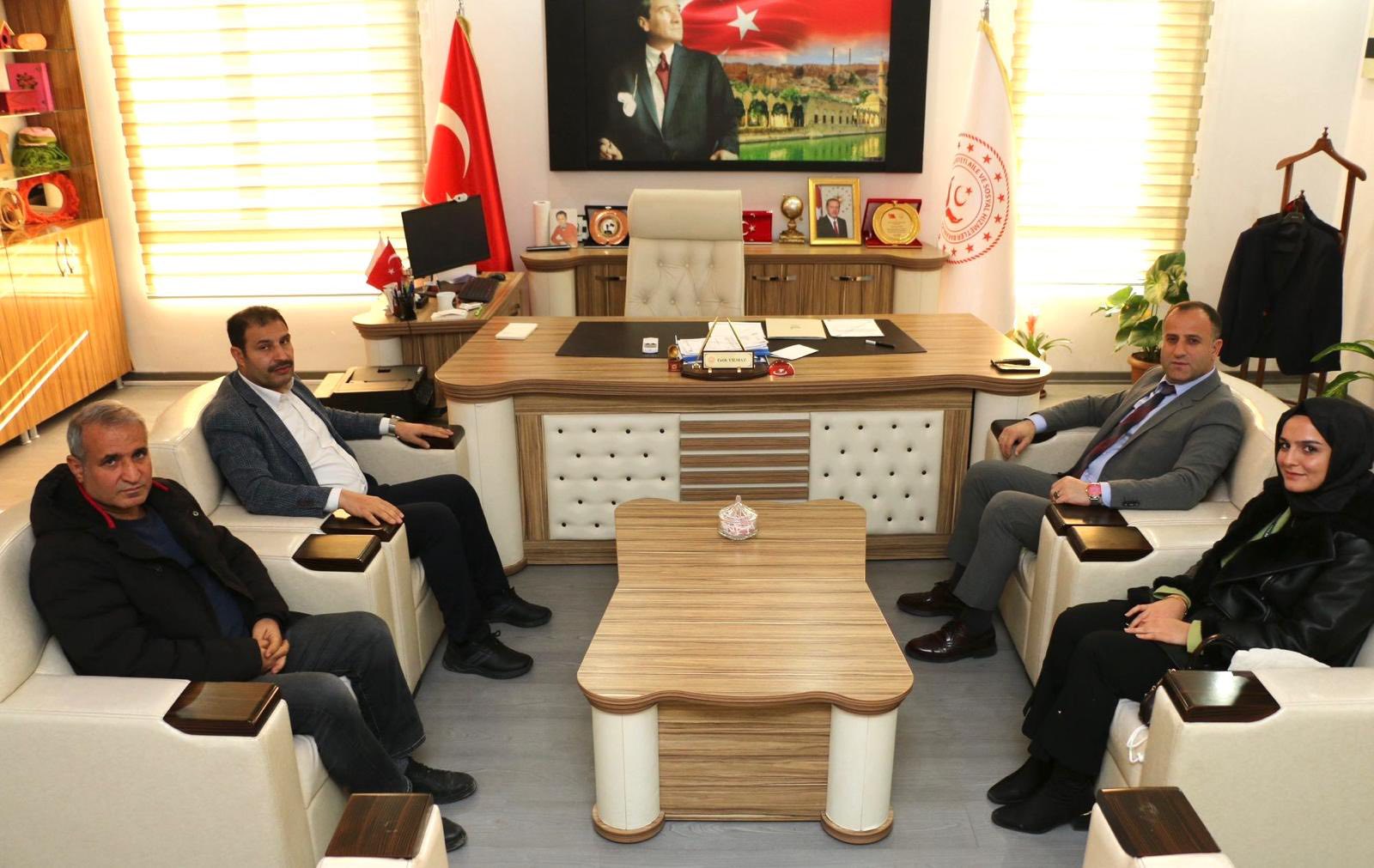 Yeşilay Şanlıurfa Şubesi Başkanı Aziz ÇİFTÇİ ,İl Müdürümüz Fatih YILMAZ’ı Ziyaret Etti.