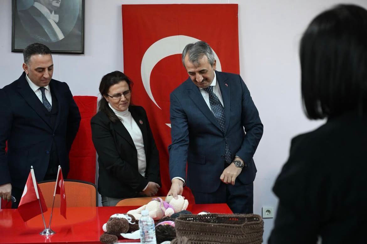  Edirne Valisi Yunus SEZER, Edirne Şehit Aileleri Yardımlaşma ve Dayanışma Derneği'ni Ziyaret Etti.