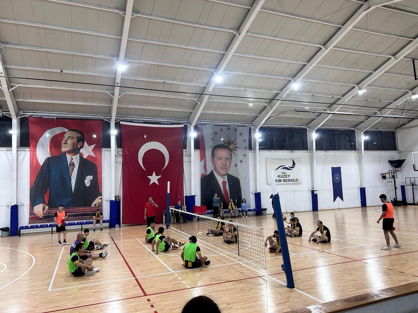 Oturarak Voleybol Turnuvası Düzenlenmiştir.