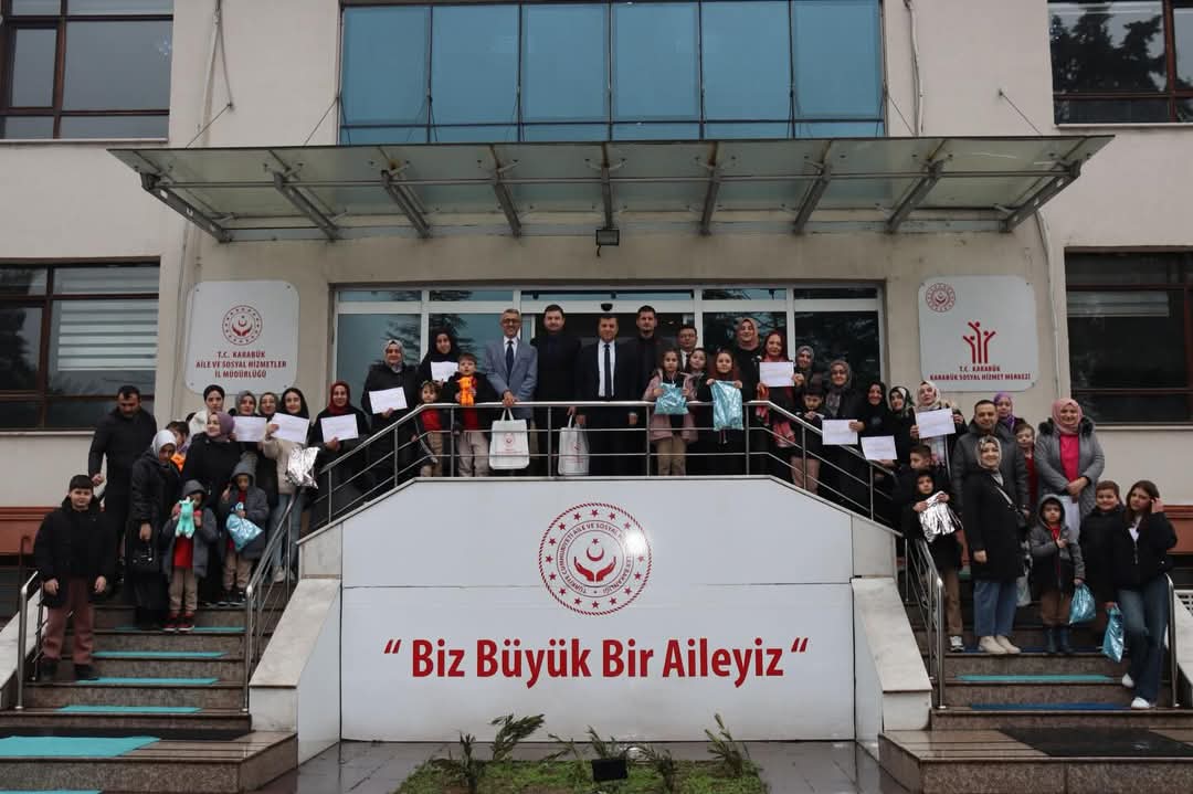 Modüler Aile Eğitim Programını Başarı ile Bitiren Öğrenci Velilerine Belge Takdimi