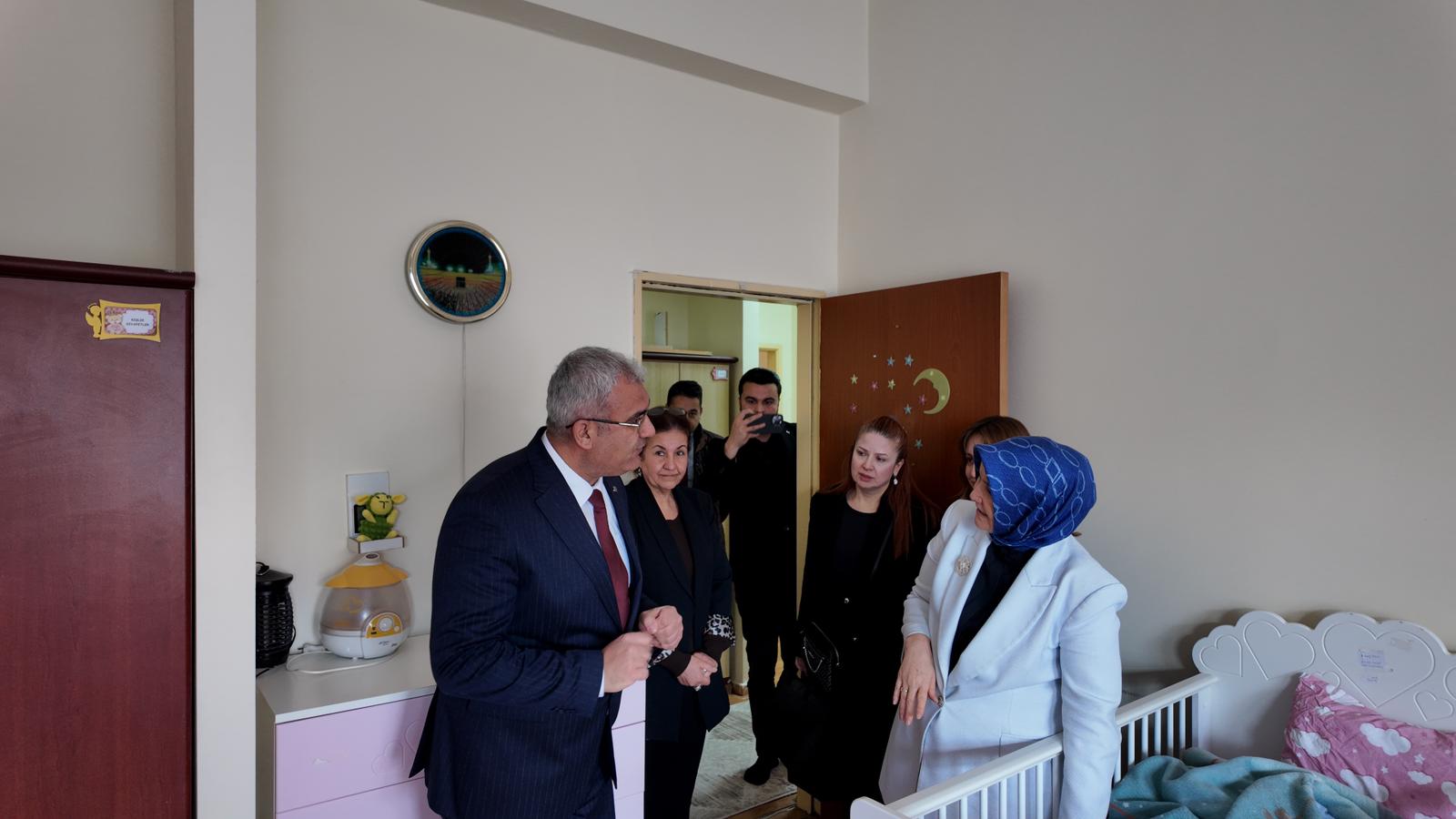 BAKAN YARDIMCIMIZ SAYIN LEMAN YENİGÜN ADANA ÇOCUK EVLERİ SİTESİNDE HİZMET ALAN ÇOCUKLARIMIZLA BULUŞTU